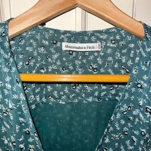 Abercrombie & Fitch | bodysuits | green floral blouse | XL